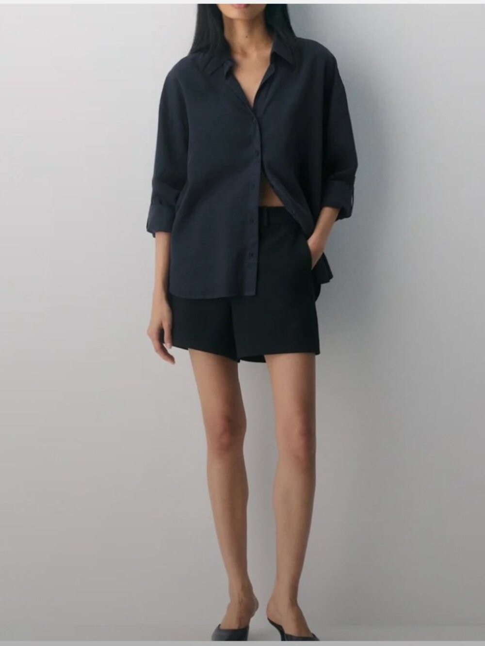 Aritzia High-Waist Tailored Black Shorts.